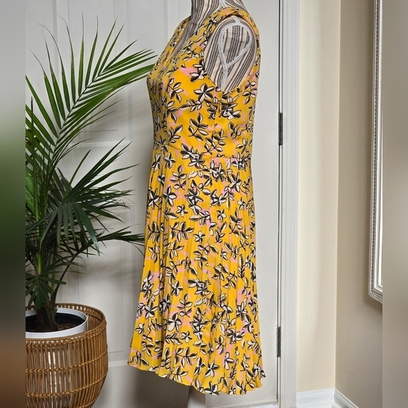 Banana Republic Women's Yellow Flower Pleated Dress Size 6 - Picture 4 of 6